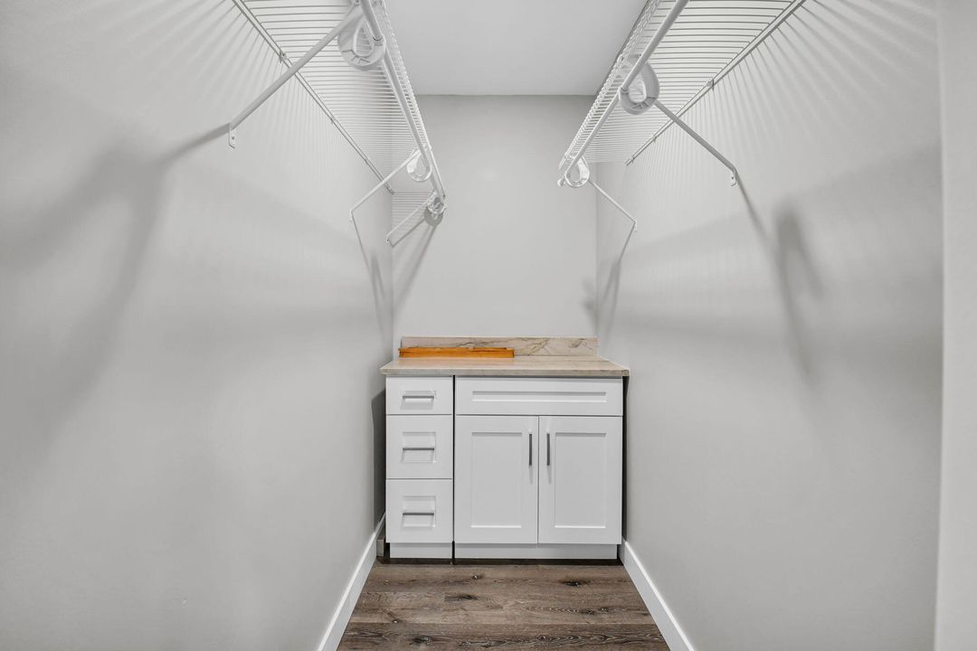 For Rent: $1,975 (2 beds, 2 baths, 920 Square Feet)