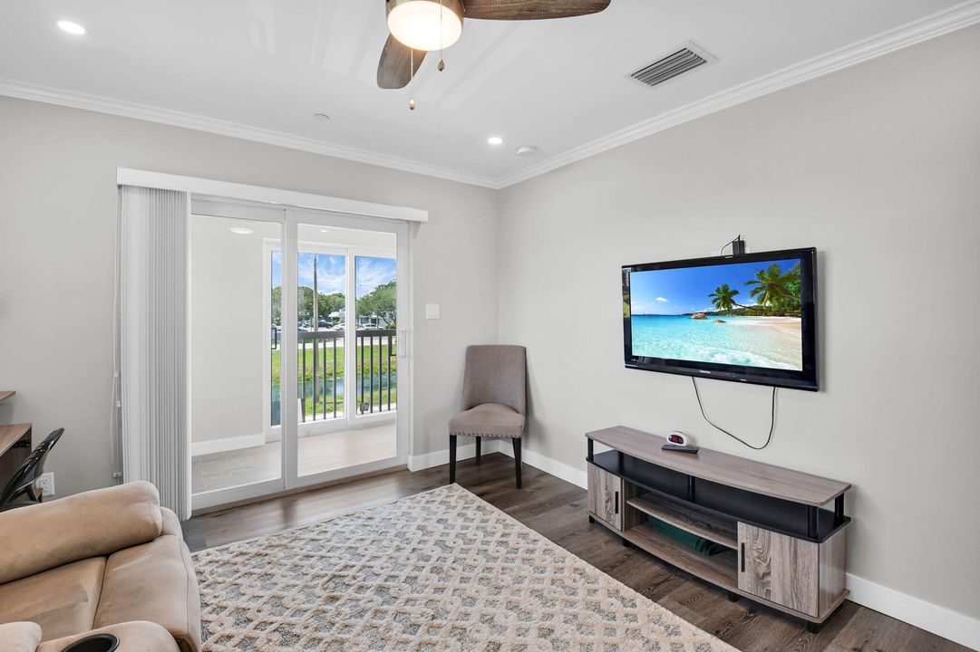 For Rent: $1,975 (2 beds, 2 baths, 920 Square Feet)