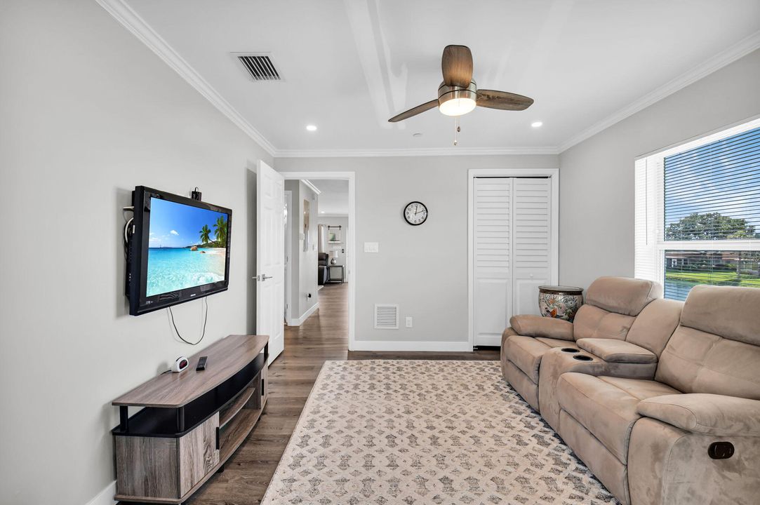 For Rent: $1,975 (2 beds, 2 baths, 920 Square Feet)