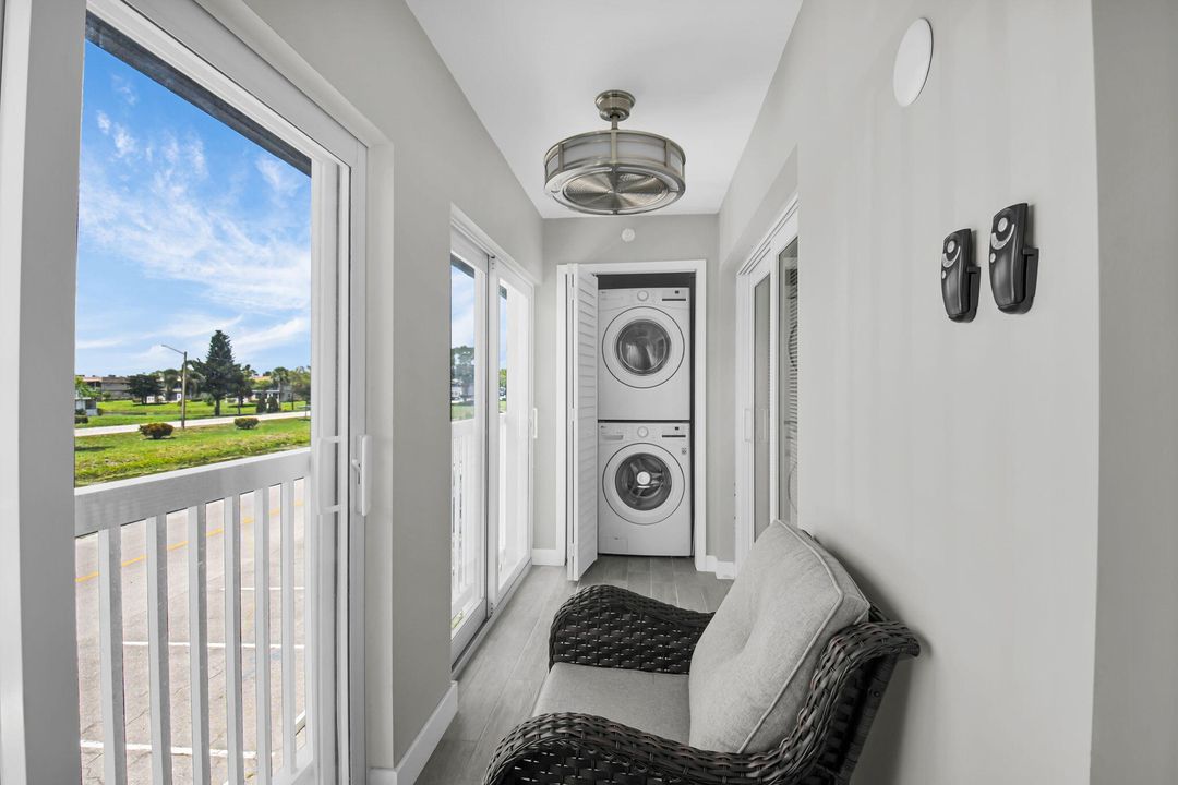 For Rent: $1,975 (2 beds, 2 baths, 920 Square Feet)