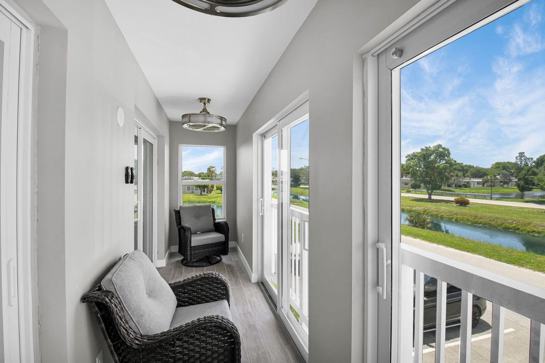 For Rent: $1,975 (2 beds, 2 baths, 920 Square Feet)