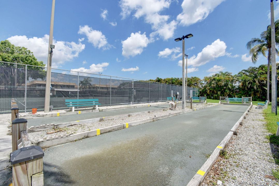 For Rent: $1,975 (2 beds, 2 baths, 920 Square Feet)