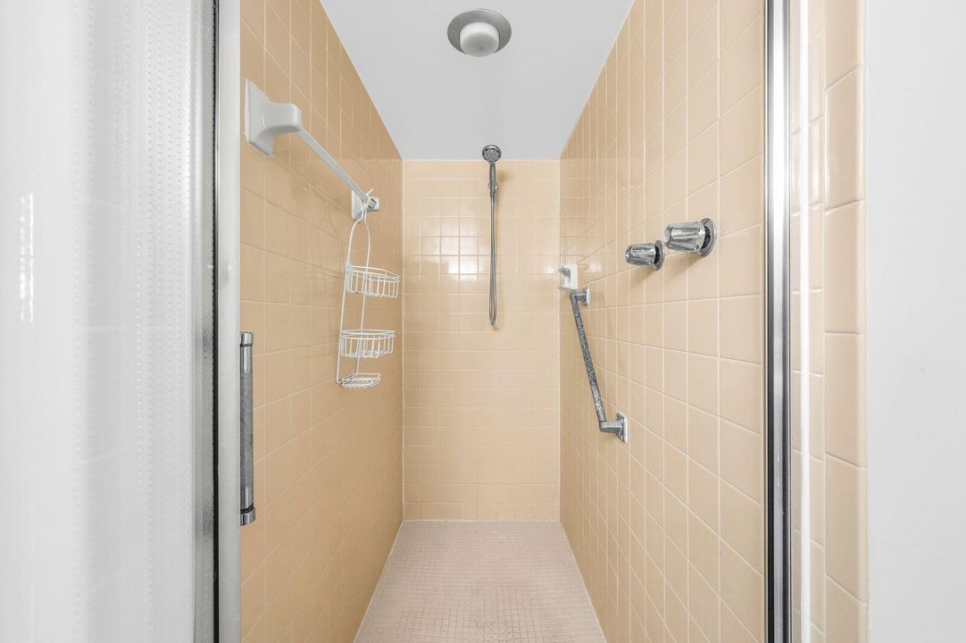 В аренду: $1,800 (2 спален, 2 ванн, 1250 Квадратных фут)