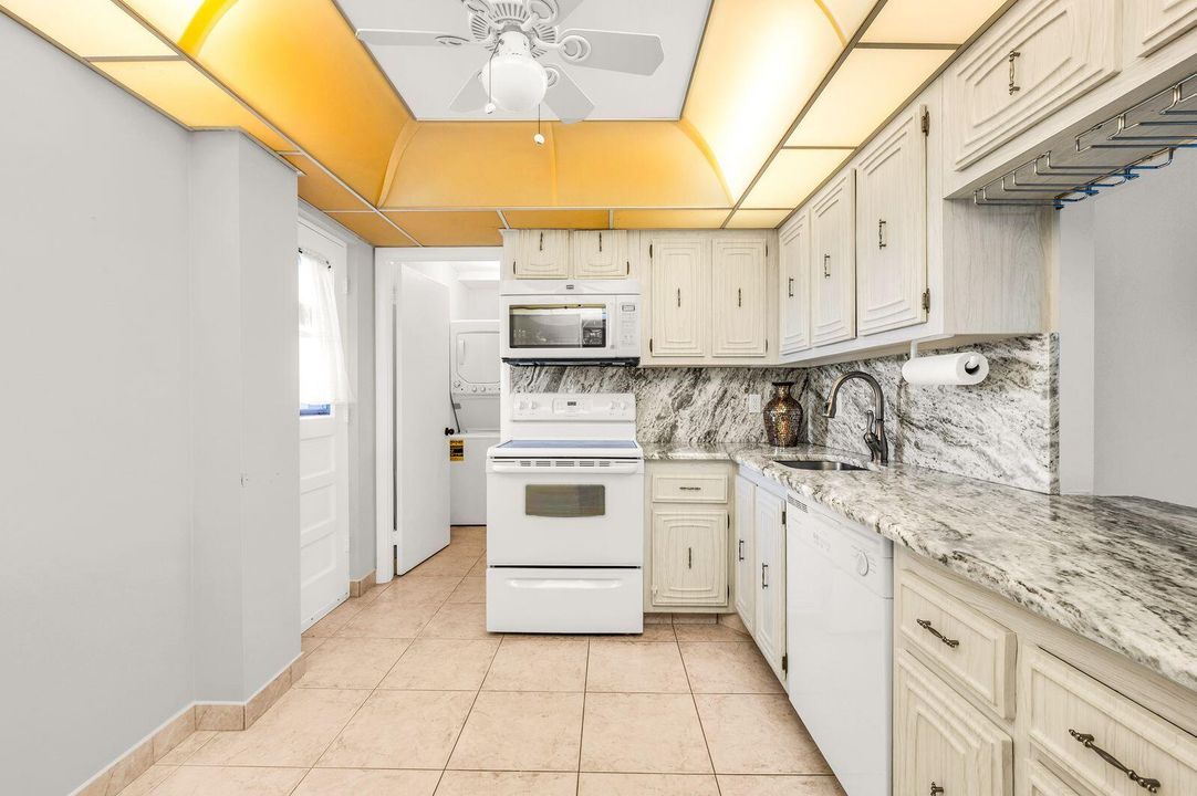 В аренду: $1,800 (2 спален, 2 ванн, 1250 Квадратных фут)