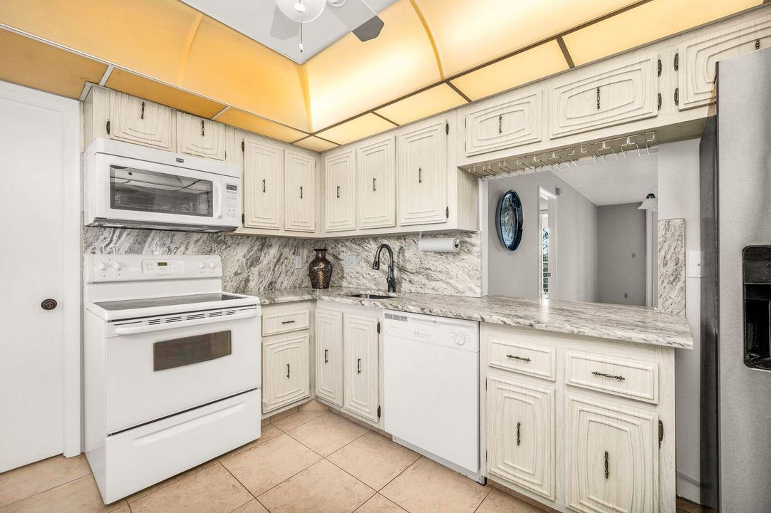 В аренду: $1,800 (2 спален, 2 ванн, 1250 Квадратных фут)