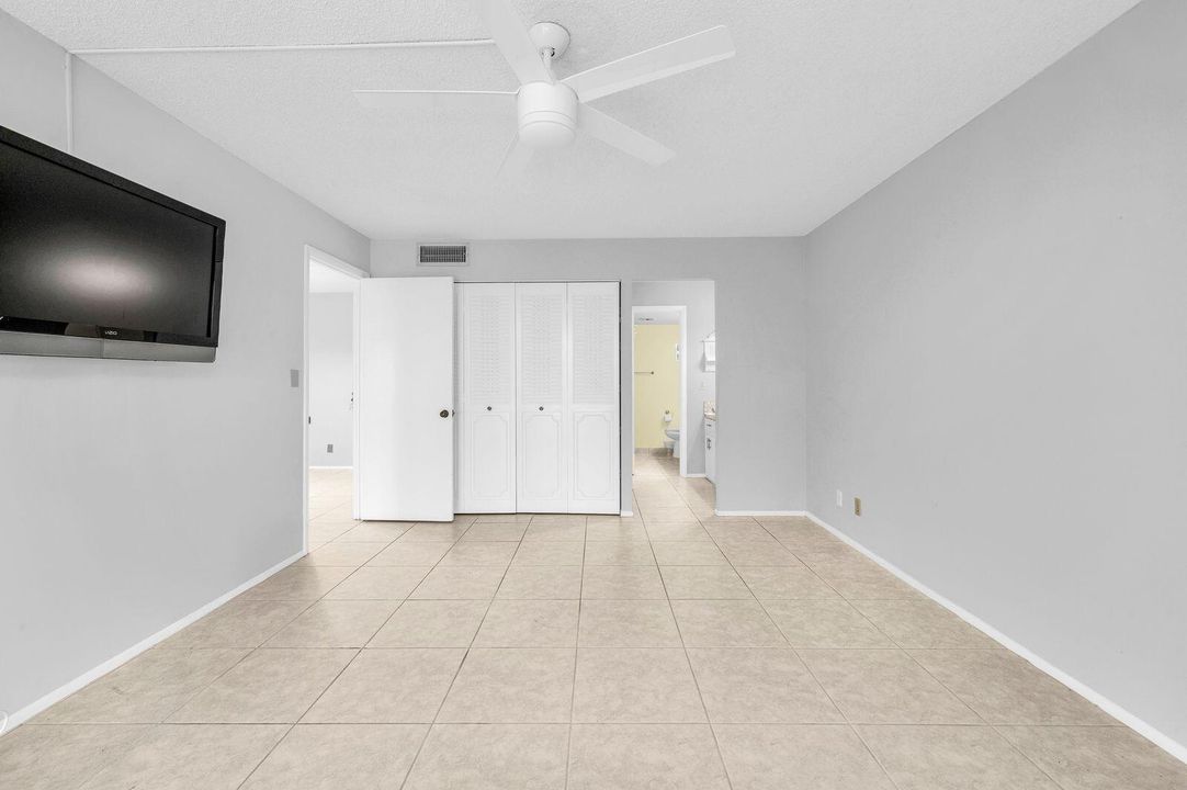 В аренду: $1,800 (2 спален, 2 ванн, 1250 Квадратных фут)