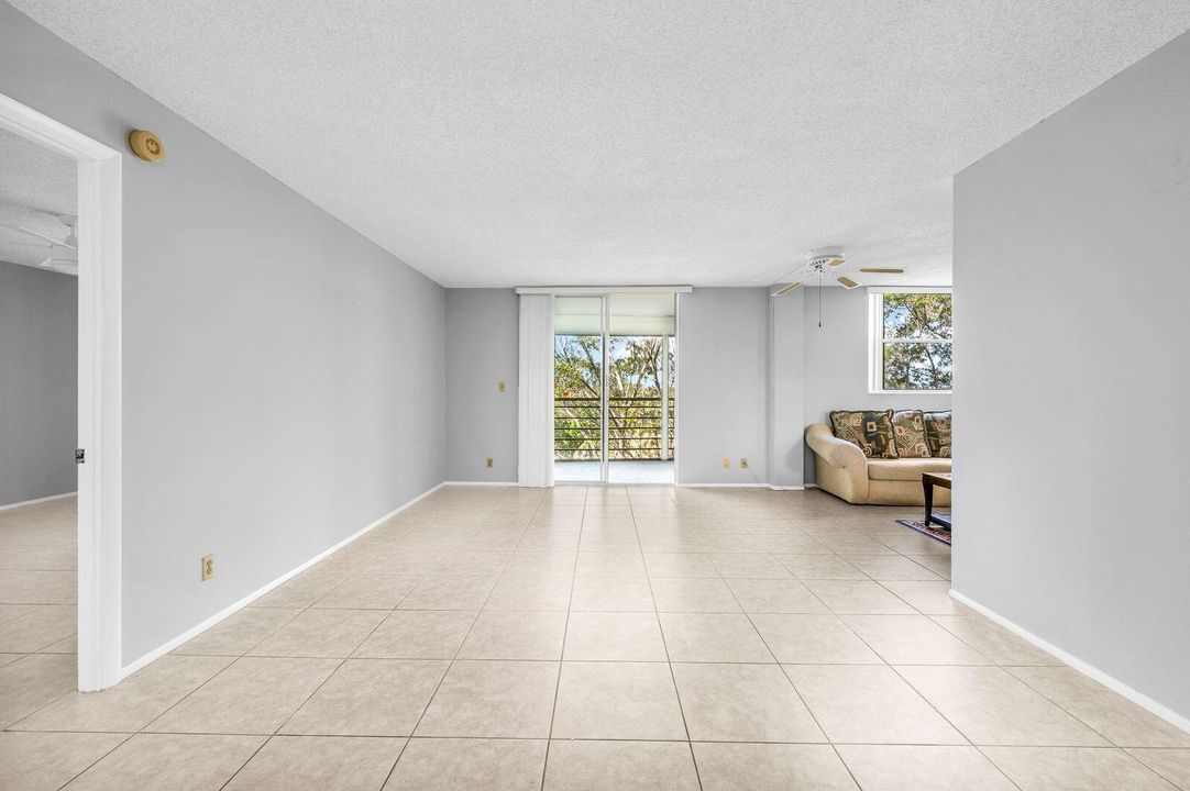 В аренду: $1,800 (2 спален, 2 ванн, 1250 Квадратных фут)