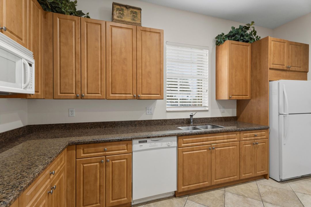 待售: $550,000 (3 贝兹, 2 浴室, 2184 平方英尺)