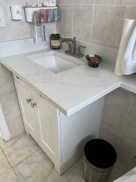 出租: $2,000 (2 贝兹, 2 浴室, 880 平方英尺)