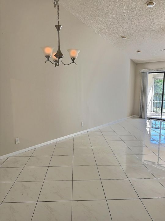 出租: $1,800 (2 贝兹, 2 浴室, 1059 平方英尺)