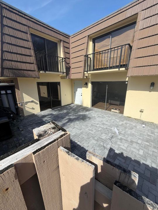 待售: $450,000 (2 贝兹, 2 浴室, 1236 平方英尺)