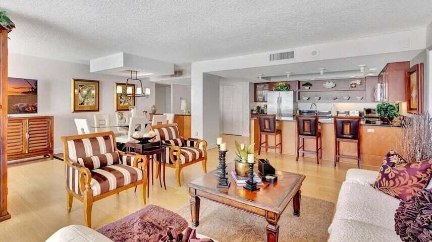 出租: $5,200 (2 贝兹, 2 浴室, 1432 平方英尺)