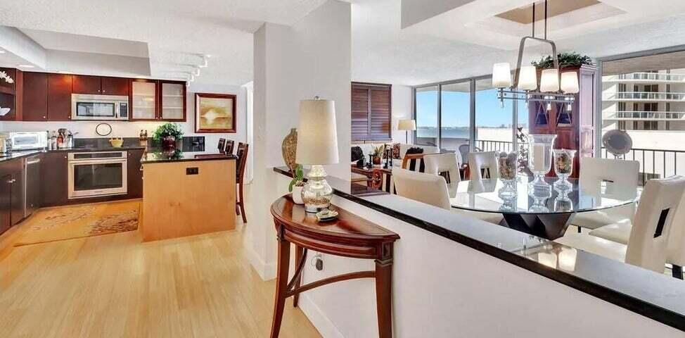 出租: $5,200 (2 贝兹, 2 浴室, 1432 平方英尺)