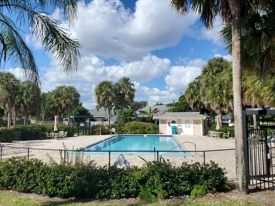 For Sale: $400,000 (2 beds, 2 baths, 1404 Square Feet)