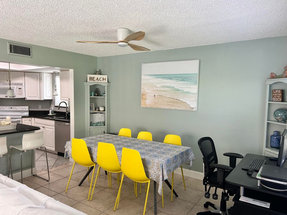 出租: $4,700 (2 贝兹, 2 浴室, 1250 平方英尺)