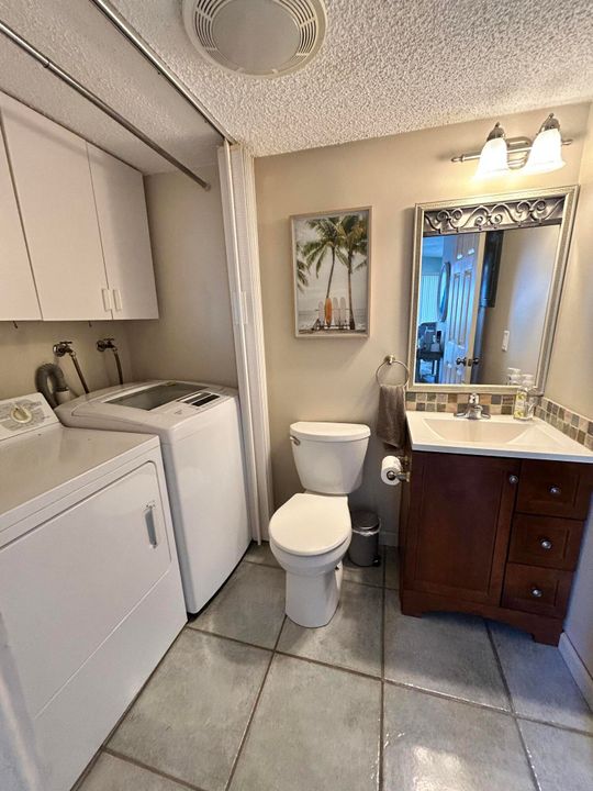 出租: $4,700 (2 贝兹, 2 浴室, 1250 平方英尺)