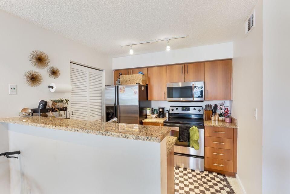 В аренду: $1,950 (1 спален, 1 ванн, 696 Квадратных фут)