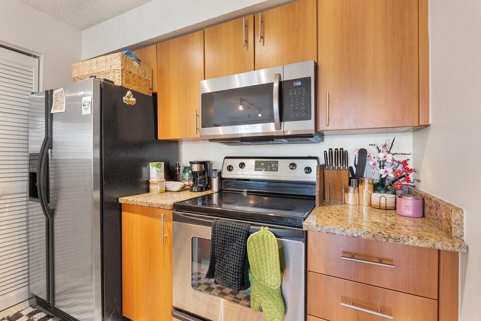 В аренду: $1,950 (1 спален, 1 ванн, 696 Квадратных фут)