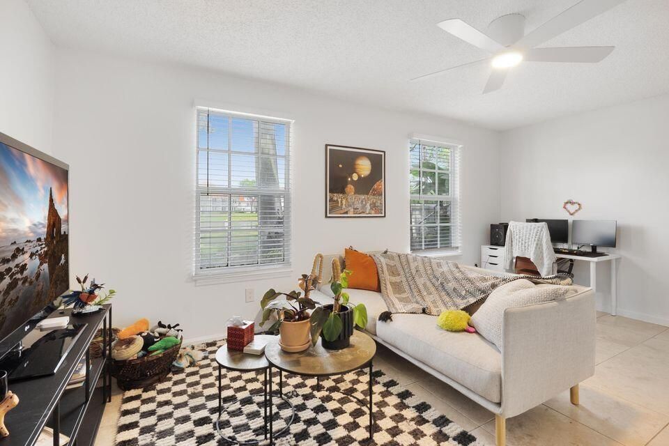 В аренду: $1,950 (1 спален, 1 ванн, 696 Квадратных фут)