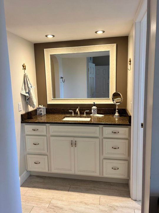 出租: $4,700 (2 贝兹, 2 浴室, 1250 平方英尺)