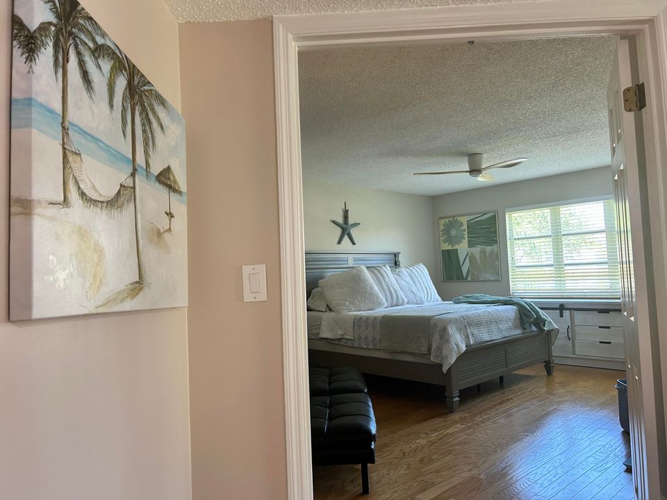 出租: $4,700 (2 贝兹, 2 浴室, 1250 平方英尺)