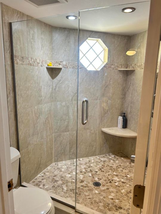 出租: $4,700 (2 贝兹, 2 浴室, 1250 平方英尺)