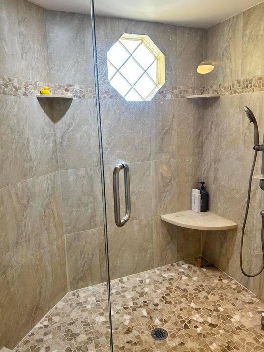 出租: $4,700 (2 贝兹, 2 浴室, 1250 平方英尺)