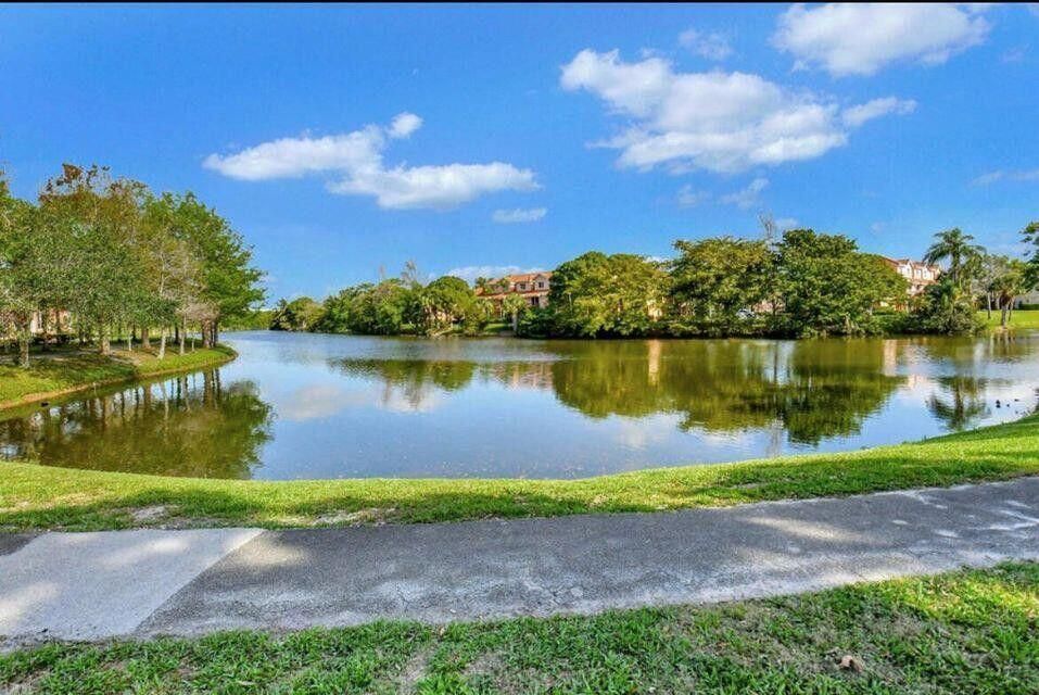 В аренду: $1,950 (1 спален, 1 ванн, 696 Квадратных фут)