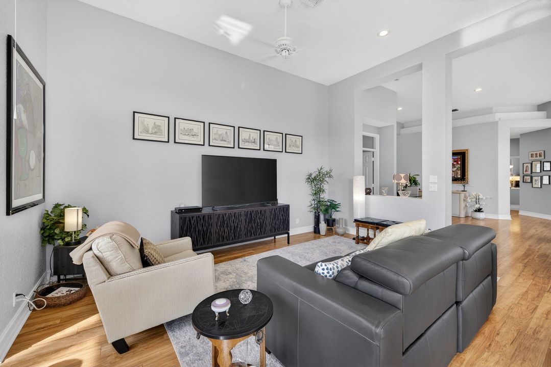 En Venta: $397,500 (3 camas, 2 baños, 2277 Pies cuadrados)