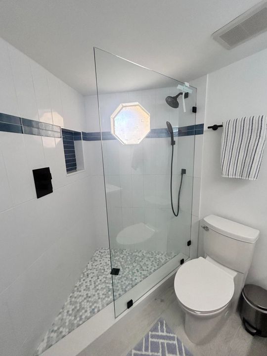 出租: $4,700 (2 贝兹, 2 浴室, 1250 平方英尺)