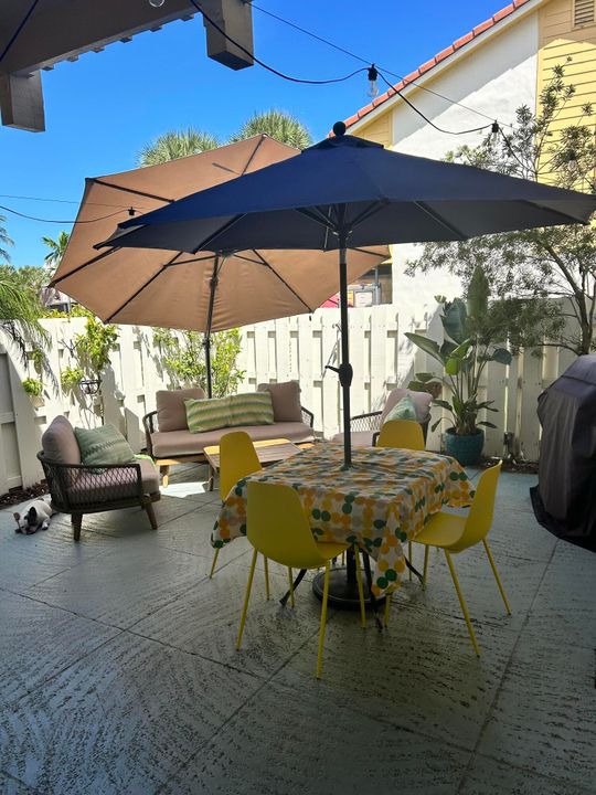 出租: $4,700 (2 贝兹, 2 浴室, 1250 平方英尺)