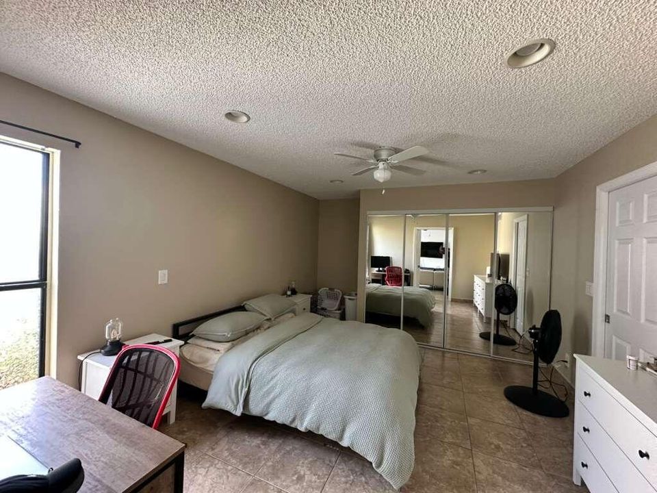 For Sale: $185,000 (1 beds, 1 baths, 627 Square Feet)