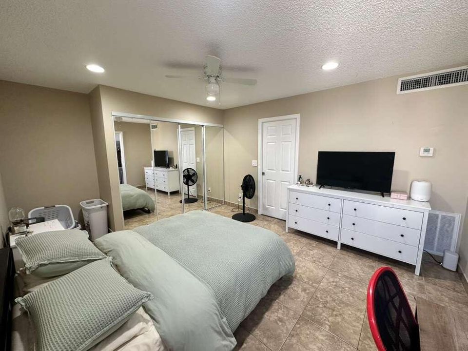 For Sale: $185,000 (1 beds, 1 baths, 627 Square Feet)