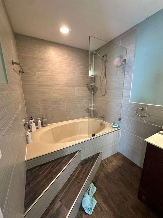 For Sale: $185,000 (1 beds, 1 baths, 627 Square Feet)