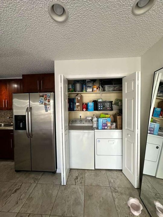 For Sale: $185,000 (1 beds, 1 baths, 627 Square Feet)