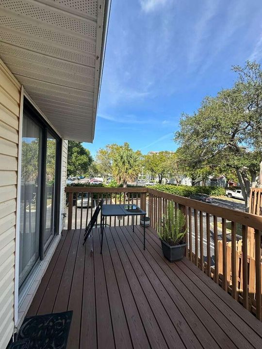 For Sale: $185,000 (1 beds, 1 baths, 627 Square Feet)