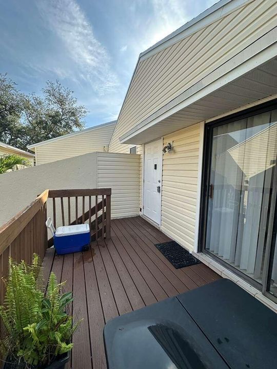 For Sale: $185,000 (1 beds, 1 baths, 627 Square Feet)