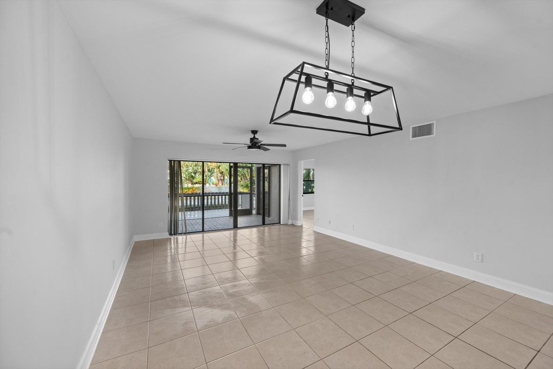 待售: $385,000 (2 贝兹, 2 浴室, 1180 平方英尺)