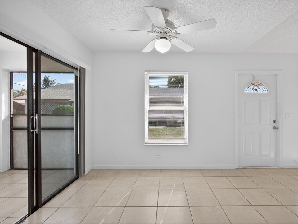 На продажу: $249,900 (2 спален, 2 ванн, 948 Квадратных фут)