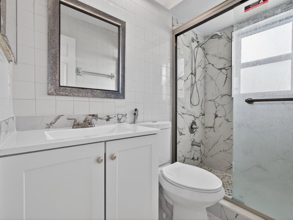 На продажу: $249,900 (2 спален, 2 ванн, 948 Квадратных фут)