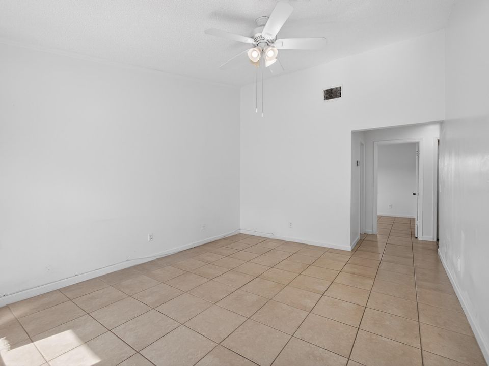 На продажу: $249,900 (2 спален, 2 ванн, 948 Квадратных фут)