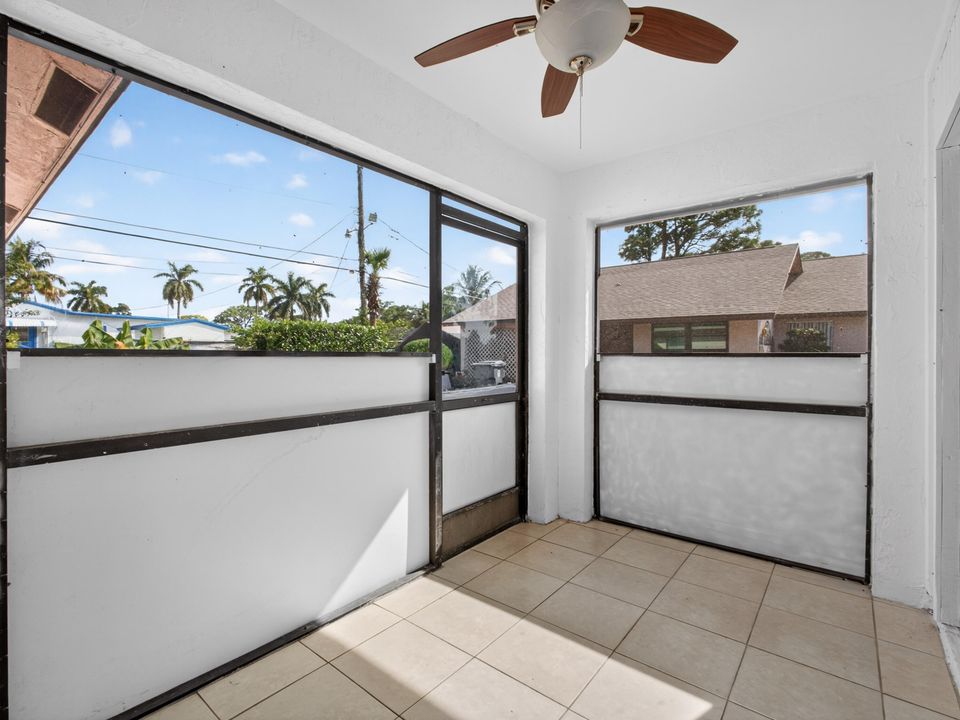 На продажу: $249,900 (2 спален, 2 ванн, 948 Квадратных фут)