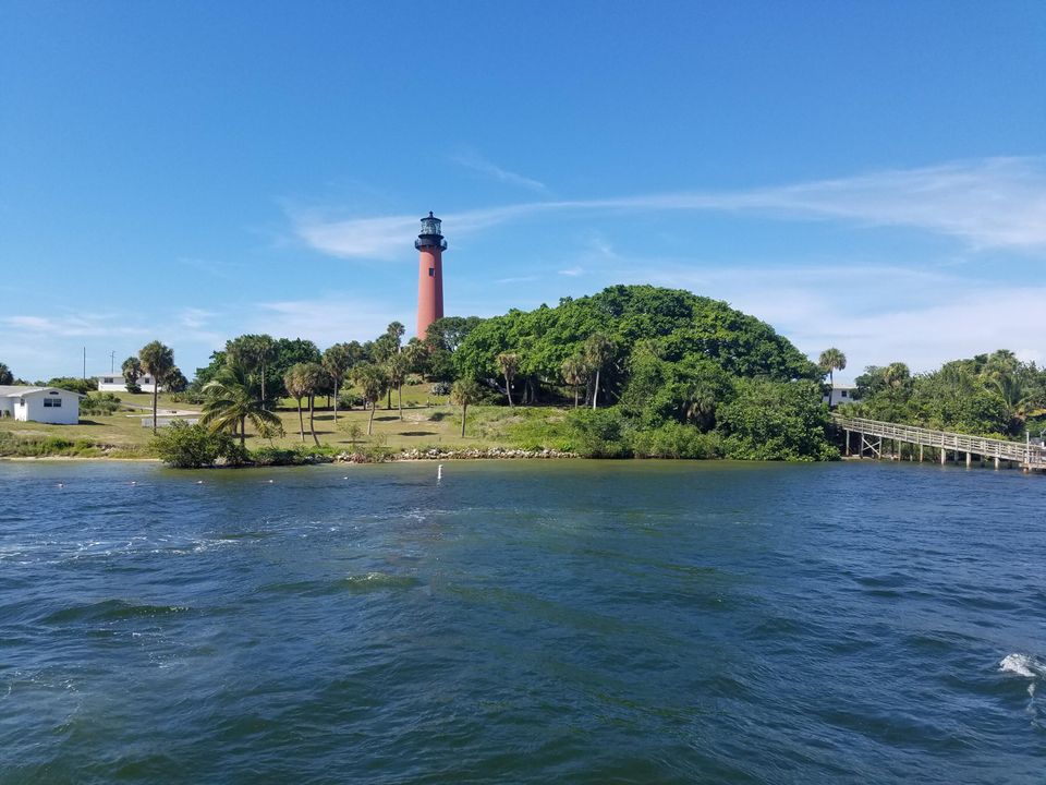 出租: $4,700 (2 贝兹, 2 浴室, 1250 平方英尺)