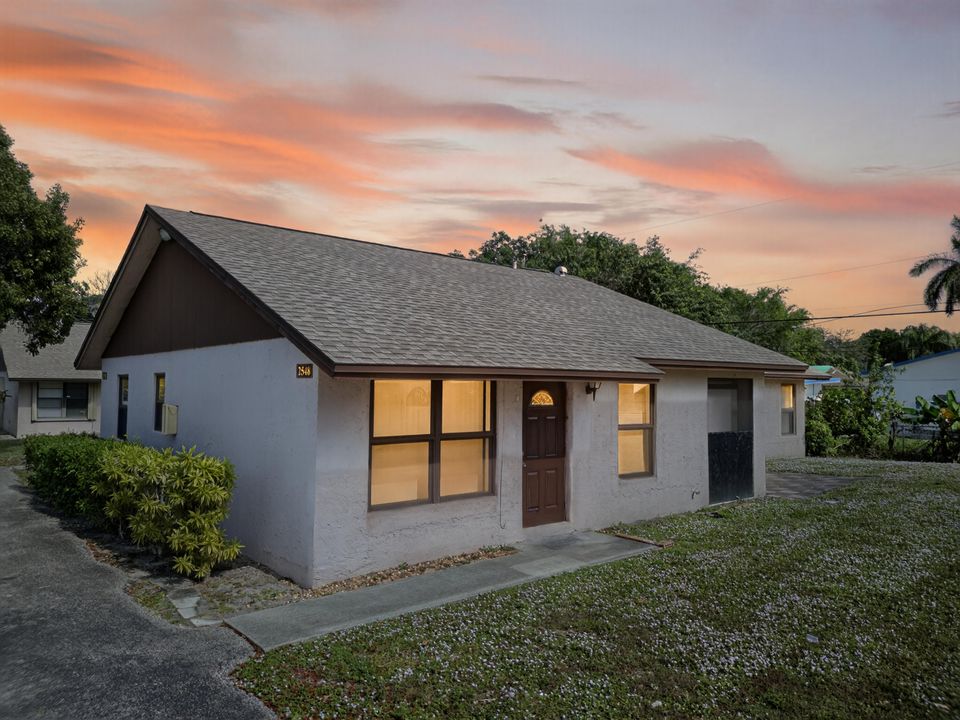 На продажу: $249,900 (2 спален, 2 ванн, 948 Квадратных фут)