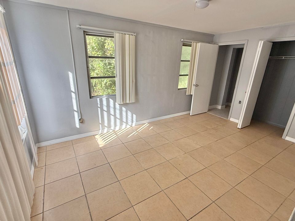 For Rent: $1,750 (3 beds, 2 baths, 900 Square Feet)