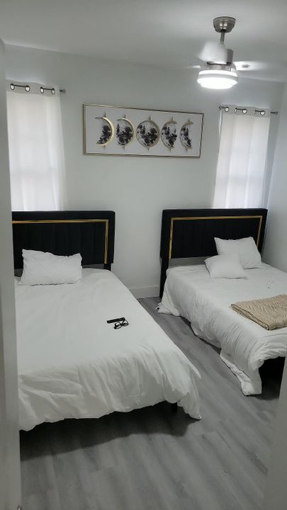 For Sale: $335,000 (2 beds, 2 baths, 1120 Square Feet)