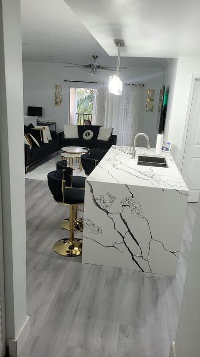 For Sale: $335,000 (2 beds, 2 baths, 1120 Square Feet)