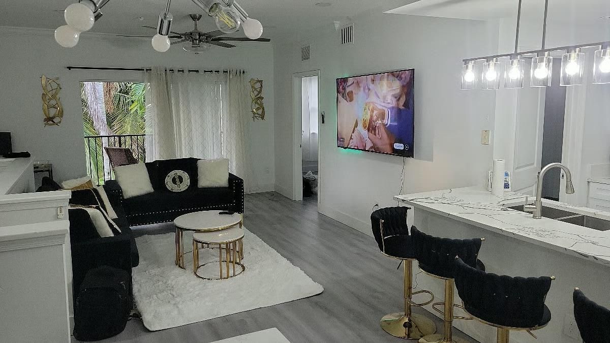 For Sale: $335,000 (2 beds, 2 baths, 1120 Square Feet)