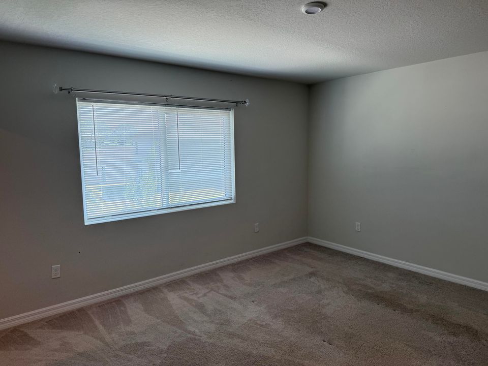 For Rent: $2,100 (3 beds, 2 baths, 1638 Square Feet)