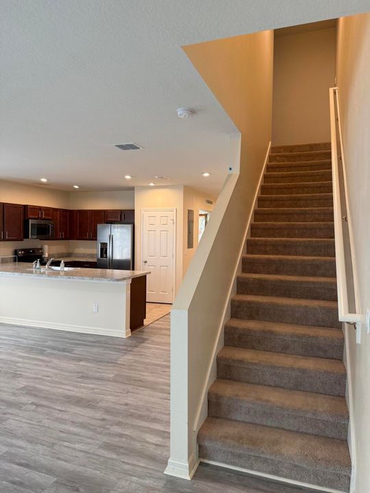 For Rent: $2,100 (3 beds, 2 baths, 1638 Square Feet)